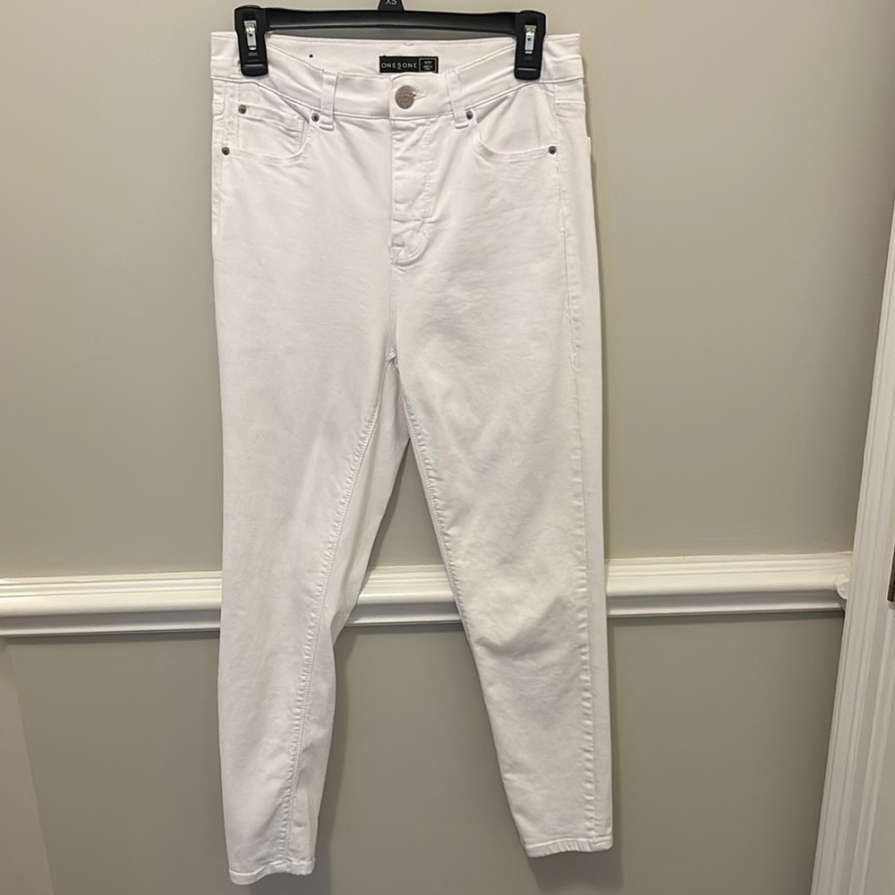 One 5 One Women's White Jeans. 8/29